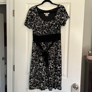 Danny & Nicole Black/Cream Flower Dress. Size 16.